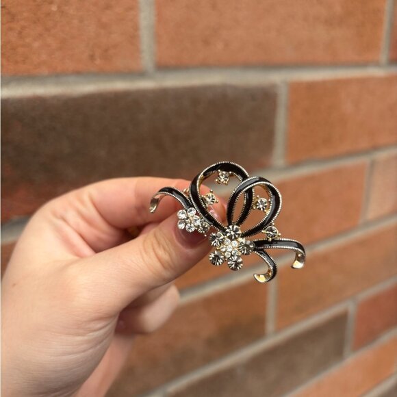 Vintage Gold-tone brooch with black enamel swirl design & floral rhinestones - Picture 3 of 5
